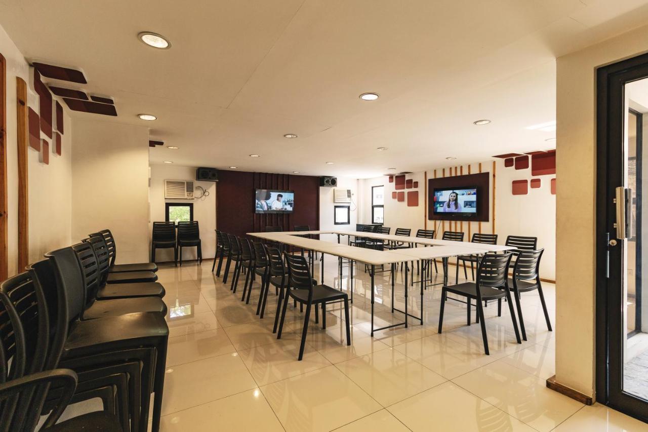 Town And Country Motel Vmapa Manila Bagian luar foto
